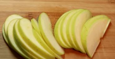 Вошебный десерт: Розочки из яблок Пирожные розочки из слоеного теста с яблоками